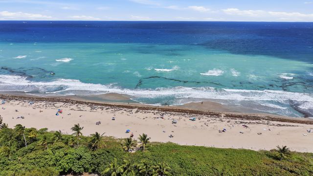 7 Belair Drive, Boynton Beach, FL 33435