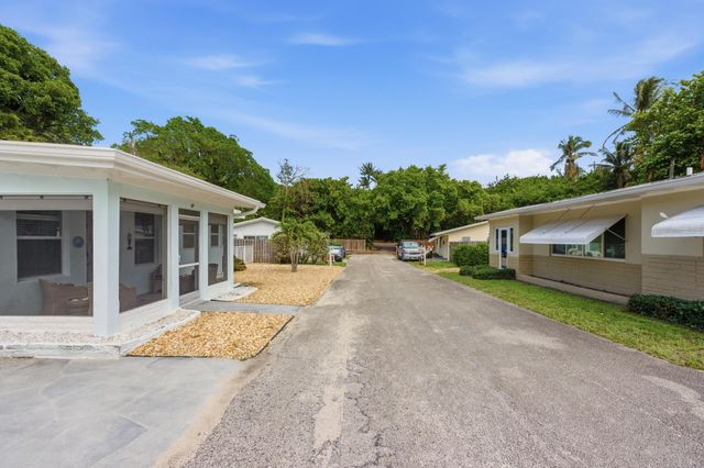 7 Belair Drive, Boynton Beach, FL 33435