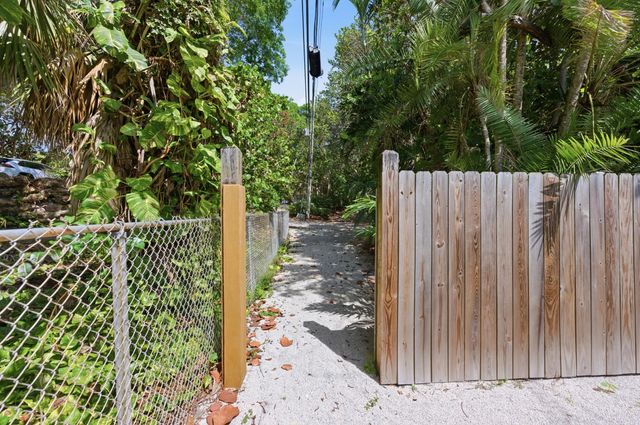 7 Belair Drive, Boynton Beach, FL 33435
