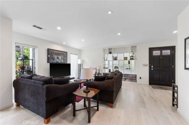 11744 Moorpark F, Studio City, CA 91604