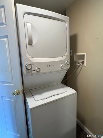 1185 Randolph Road Back Apartment, Middletown, CT 06457