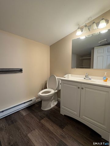 1185 Randolph Road Back Apartment, Middletown, CT 06457