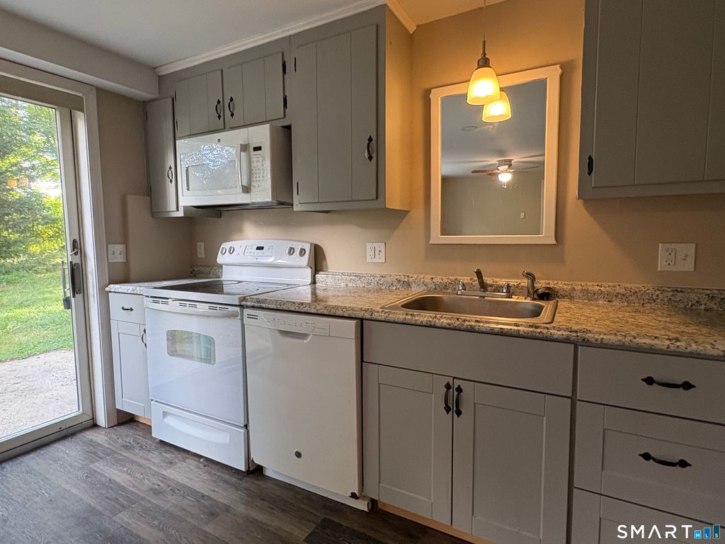 1185 Randolph Road Back Apartment, Middletown, CT 06457