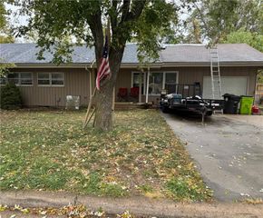 801 Cimmarron Trail, Belton, MO 64012