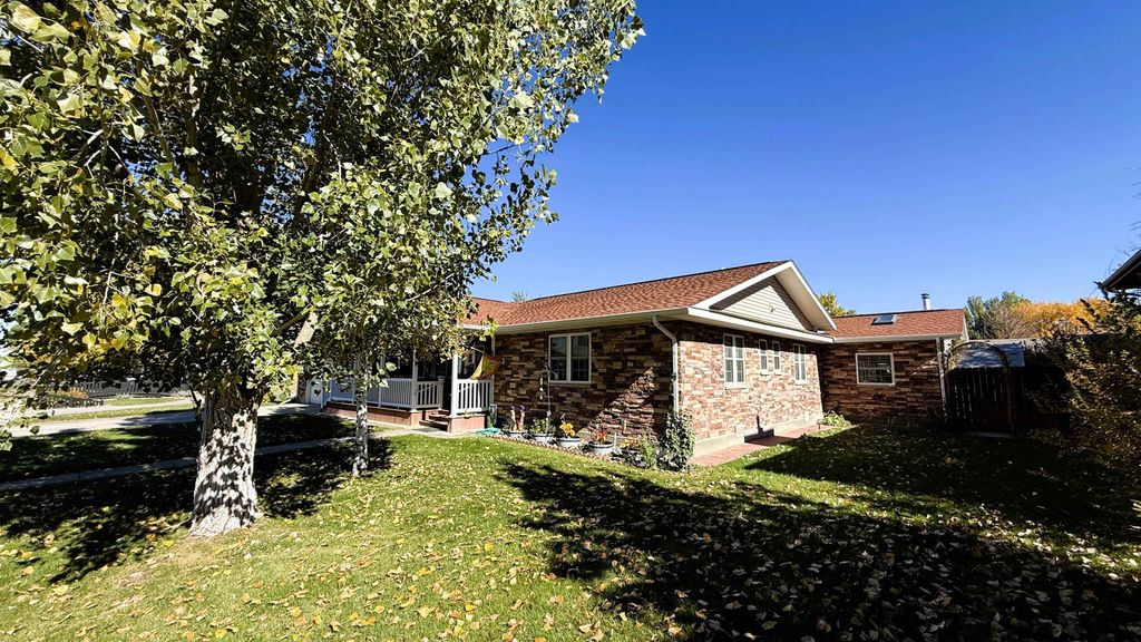 409 S 22nd St, Worland, WY 82401 photo 3