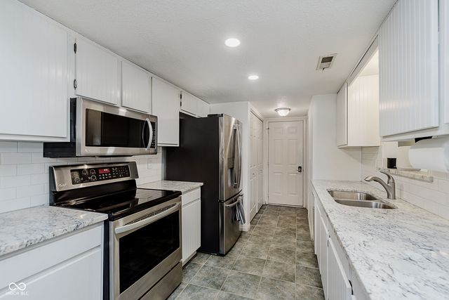 9017 Cinnebar Drive, Indianapolis, IN 46268