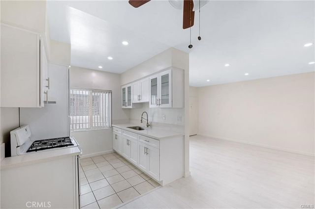 580 W Stocker Street 6, Glendale, CA 91202