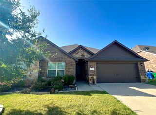 526 Clearlake Drive, Waxahachie, TX 75165