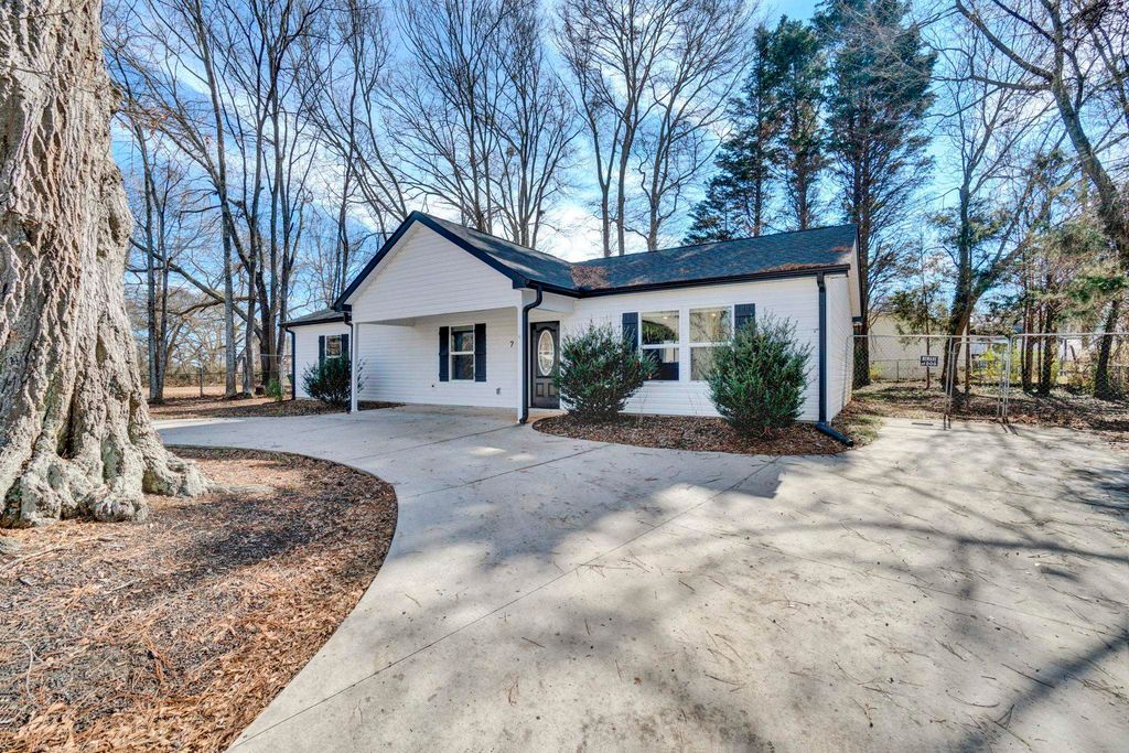 7 W 2nd Street, Williamston, SC 29697
