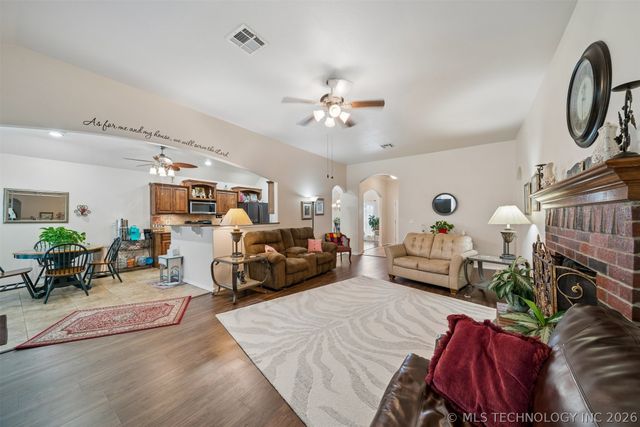 1013 Midway Road, Claremore, OK 74019