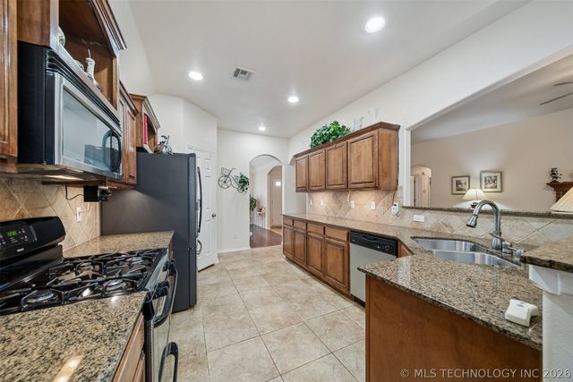 1013 Midway Road, Claremore, OK 74019