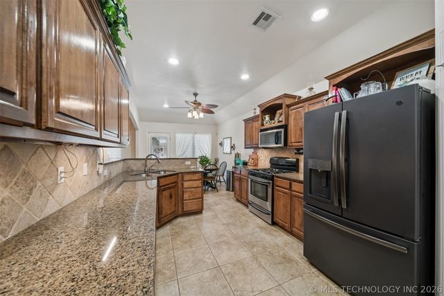 1013 Midway Road, Claremore, OK 74019