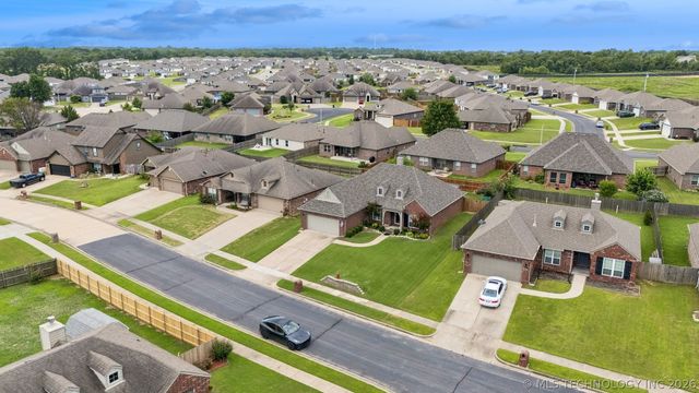 1013 Midway Road, Claremore, OK 74019