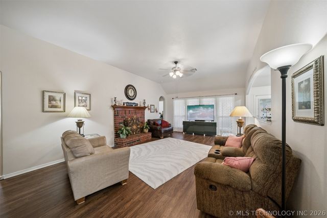 1013 Midway Road, Claremore, OK 74019