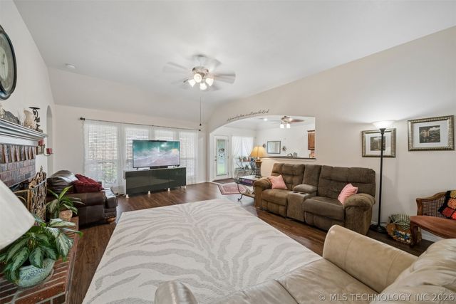 1013 Midway Road, Claremore, OK 74019