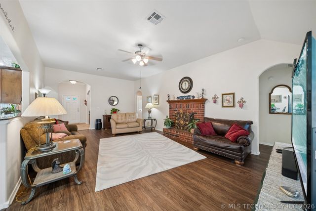 1013 Midway Road, Claremore, OK 74019