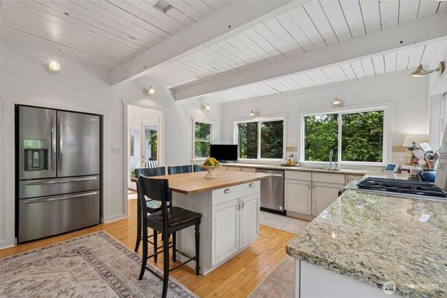 15715 249 Avenue SE, Issaquah, WA 98027