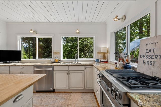 15715 249 Avenue SE, Issaquah, WA 98027