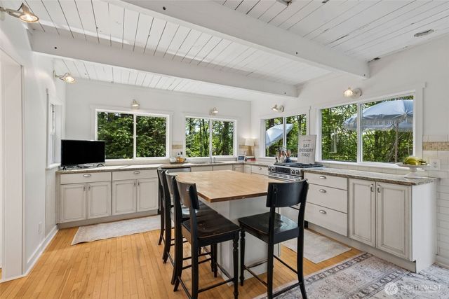 15715 249 Avenue SE, Issaquah, WA 98027