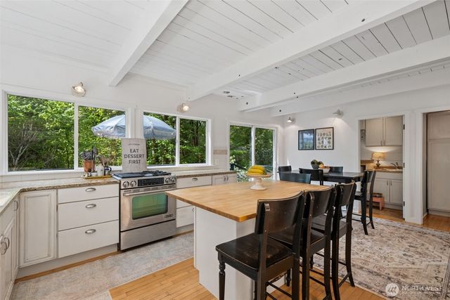 15715 249 Avenue SE, Issaquah, WA 98027