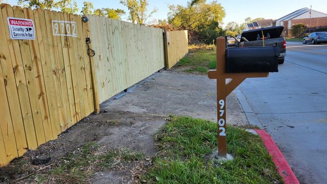 9702 Crofton Street, Houston, TX 77016