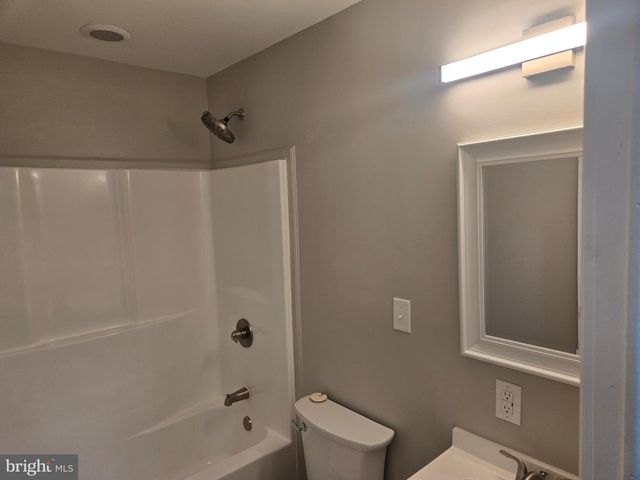 65 HAWTHORNE AVE, Martinsburg, WV 25401