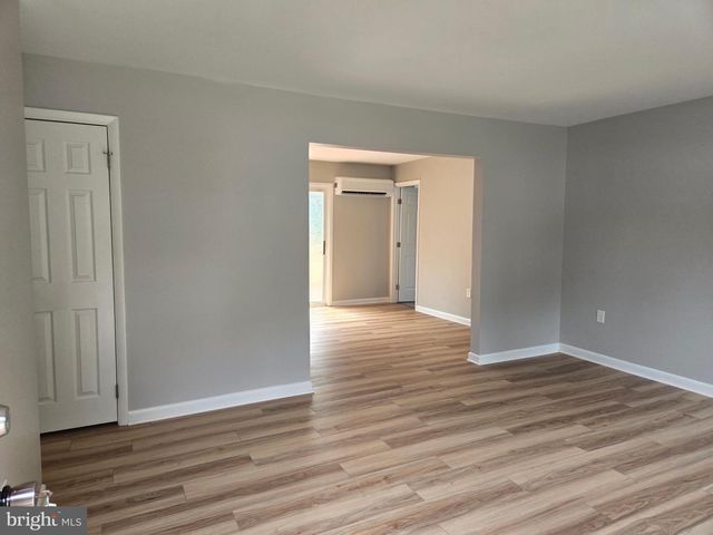 65 HAWTHORNE AVE, Martinsburg, WV 25401