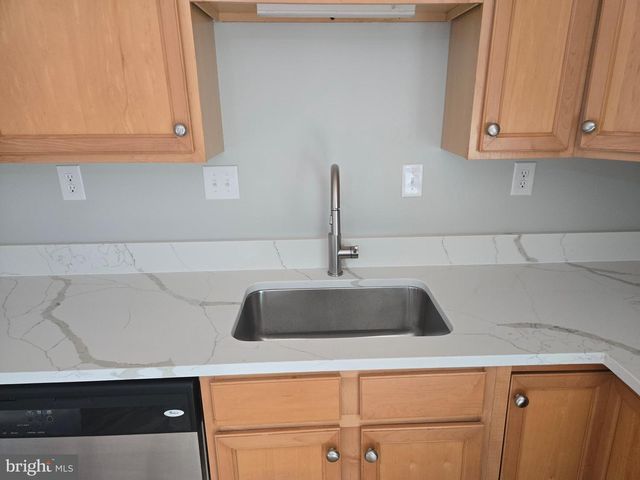 65 HAWTHORNE AVE, Martinsburg, WV 25401