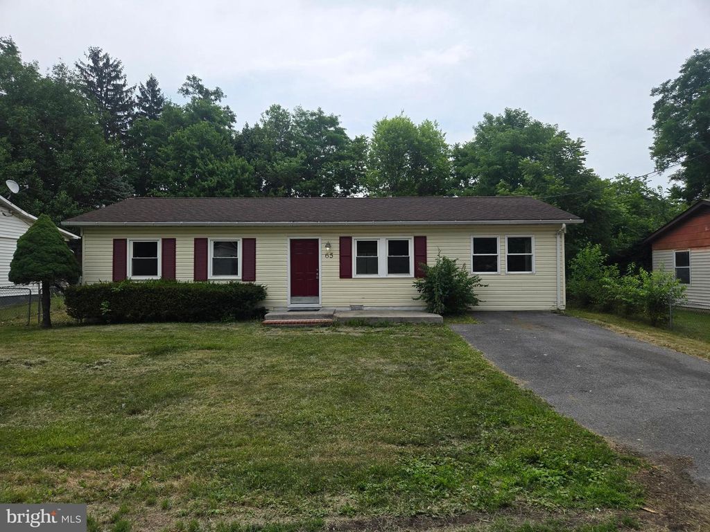 65 HAWTHORNE AVE, Martinsburg, WV 25401