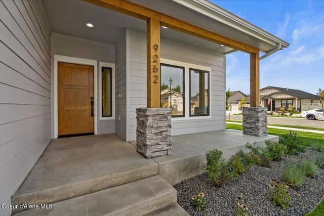 9262 N Secretariat LN, Hayden, ID 83835