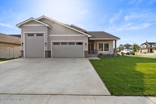 9262 N Secretariat LN, Hayden, ID 83835