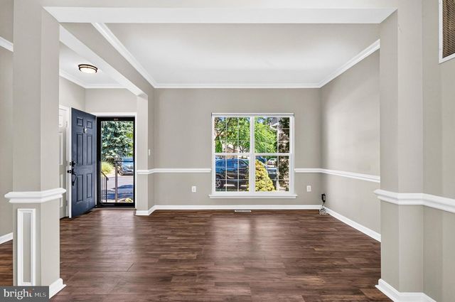 6853 HOLLOW GLEN CT, Gainesville, VA 20155
