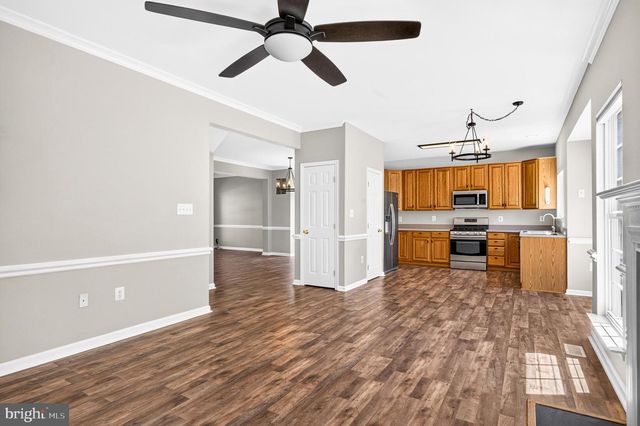 6853 HOLLOW GLEN CT, Gainesville, VA 20155