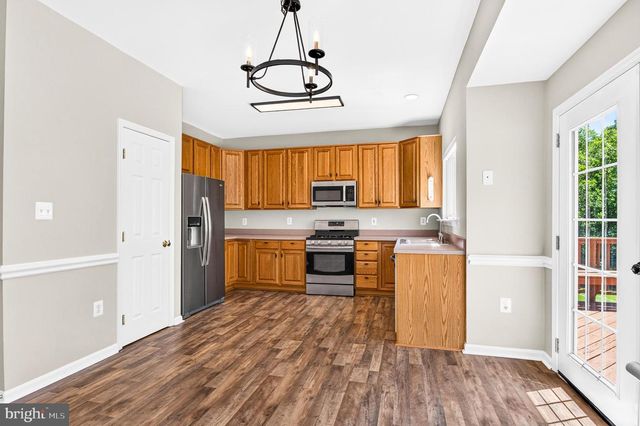 6853 HOLLOW GLEN CT, Gainesville, VA 20155