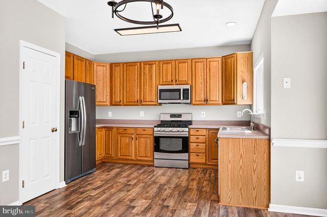 6853 HOLLOW GLEN CT, Gainesville, VA 20155