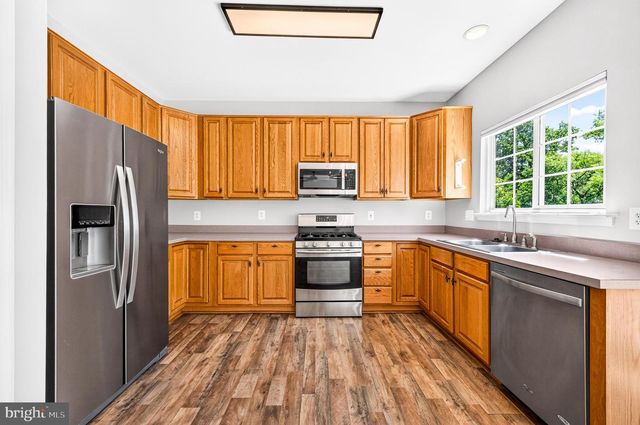 6853 HOLLOW GLEN CT, Gainesville, VA 20155