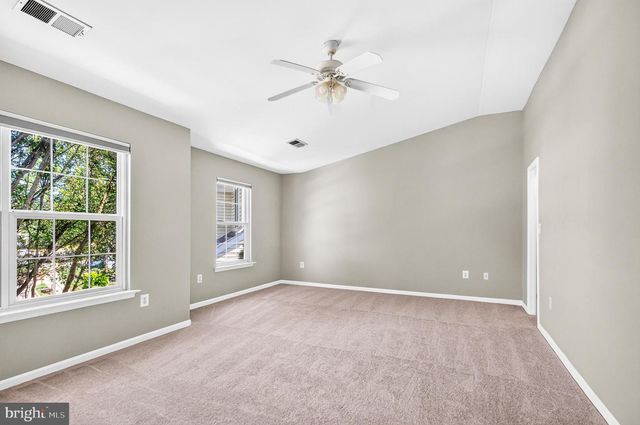 6853 HOLLOW GLEN CT, Gainesville, VA 20155