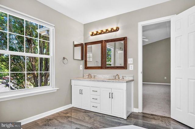6853 HOLLOW GLEN CT, Gainesville, VA 20155