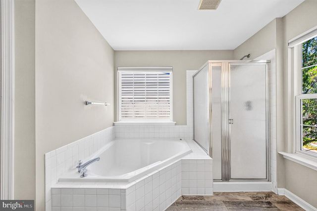 6853 HOLLOW GLEN CT, Gainesville, VA 20155