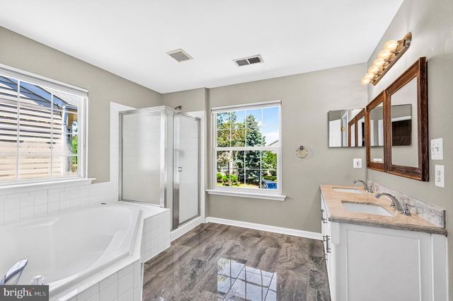 6853 HOLLOW GLEN CT, Gainesville, VA 20155