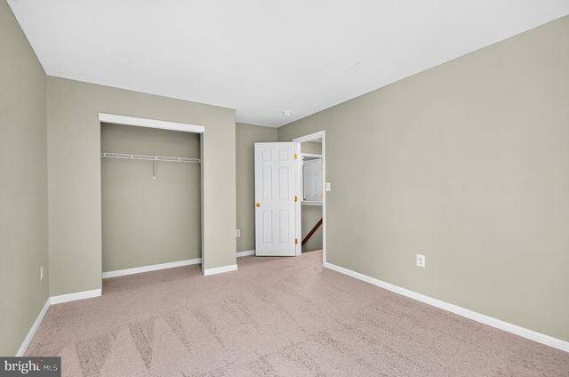 6853 HOLLOW GLEN CT, Gainesville, VA 20155