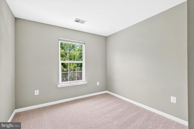 6853 HOLLOW GLEN CT, Gainesville, VA 20155