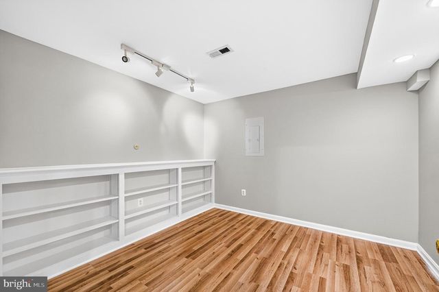 6853 HOLLOW GLEN CT, Gainesville, VA 20155