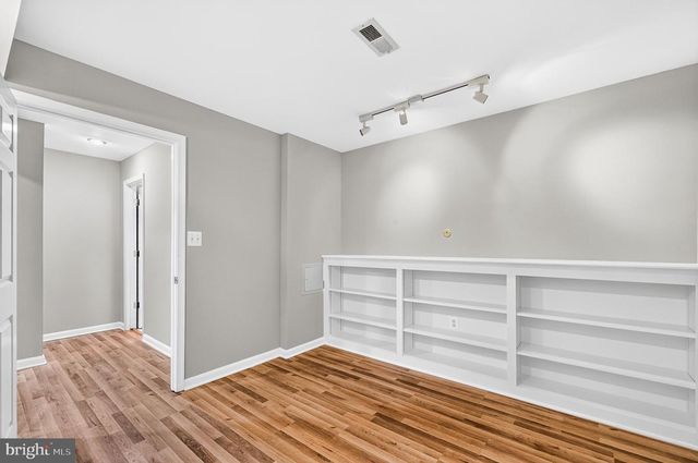 6853 HOLLOW GLEN CT, Gainesville, VA 20155