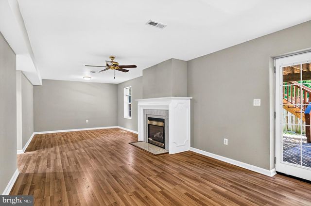 6853 HOLLOW GLEN CT, Gainesville, VA 20155