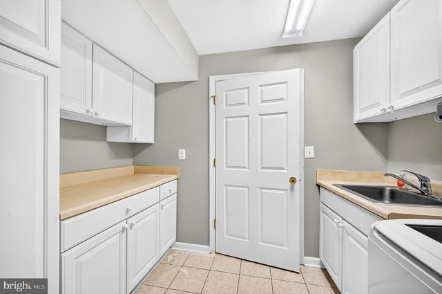 6853 HOLLOW GLEN CT, Gainesville, VA 20155