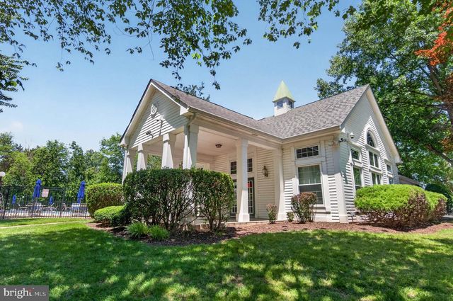 6853 HOLLOW GLEN CT, Gainesville, VA 20155
