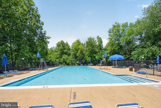 6853 HOLLOW GLEN CT, Gainesville, VA 20155