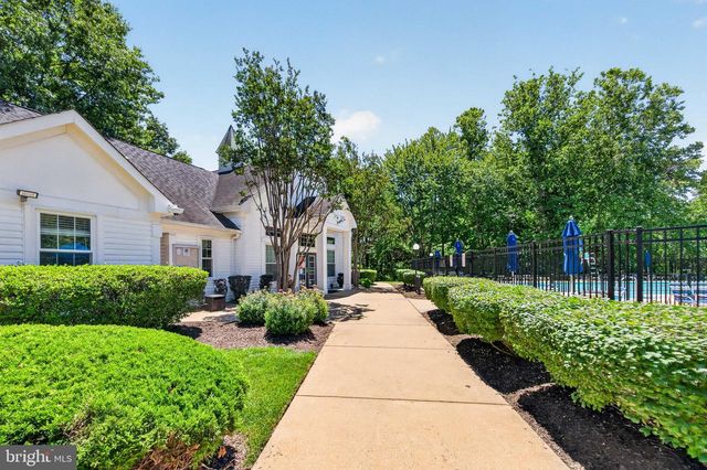 6853 HOLLOW GLEN CT, Gainesville, VA 20155