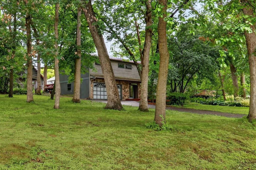 8615 Coral Road, Wonder Lake, IL 60097